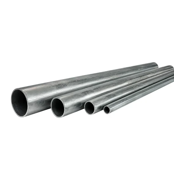 ท่อเหล็กชุบ PE (PE-Coated Steel Pipe) คือท่อเหล็กที่เคลือบด้วยโพลิเอทิลีน (Polyethylene) ทั้งภายในและภายนอก เพิ่มความทนทานต่อการกัดกร่อน สนิม และสารเคมี เหมาะสำหรับงานระบบน้ำประปา ท่อน้ำมัน ท่อแก๊ส และงานโครงสร้างที่ต้องการความแข็งแรงพร้อมอายุการใช้งานยาวนาน